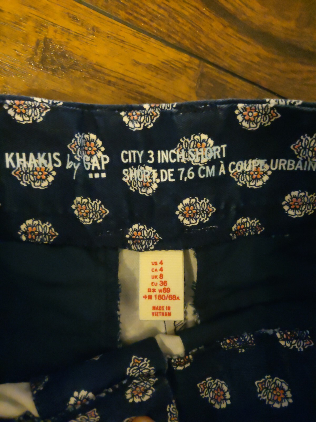 KHAKIS by GAP WOMEN Sz 4 CITY SHORT SHORTS L3.5 COTTON Blue W29 image 3