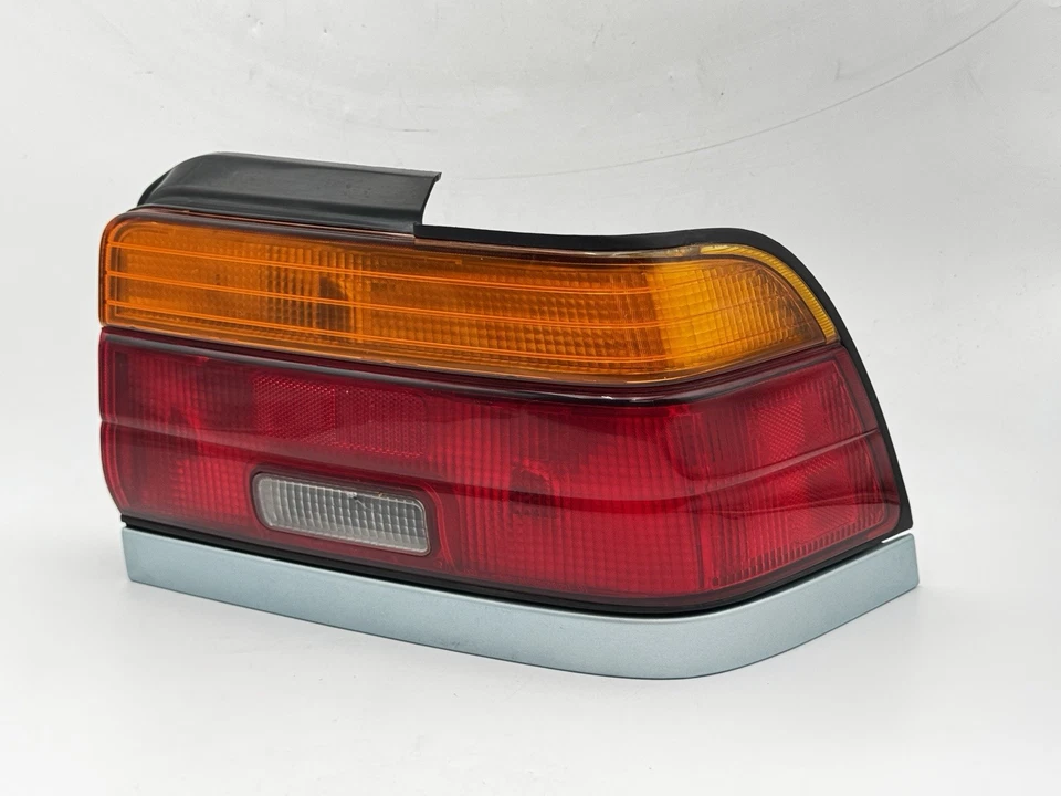 1993-1995 Toyota Corolla Sedan lanterna traseira direita passageiro lanterna traseira FLAW - Imagem 2 de 4