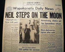 Best MAN WALKS ON THE MOON Neil Armstrong Apollo 11 1969 Wapakoneta OH Newspaper