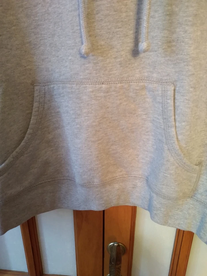 Moletom com capuz vintage Mudd cinza e marinho Y2K feminino/Jrs tamanho M - Imagem 3 de 4