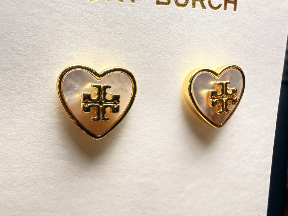 Aretes Tory Burch madreperla forma corazón Foto 2 de 3