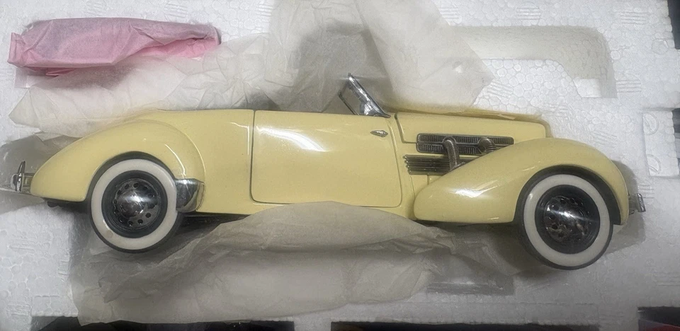 Franklin Mint  1937 Cord 812 Phaeton Coupe Car Replica.  - Image 2 of 2