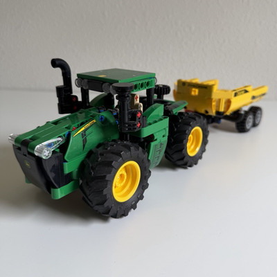 LEGO Technic John Deere 9620R 4WD Tractor 42136 Trailer 390 pcs 2022
