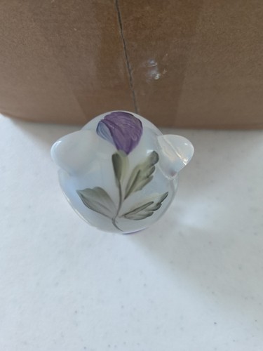 Fenton Kunstglas handbemalt französisch opalisierend sitzender Bär signiert - Bild 3 von 5