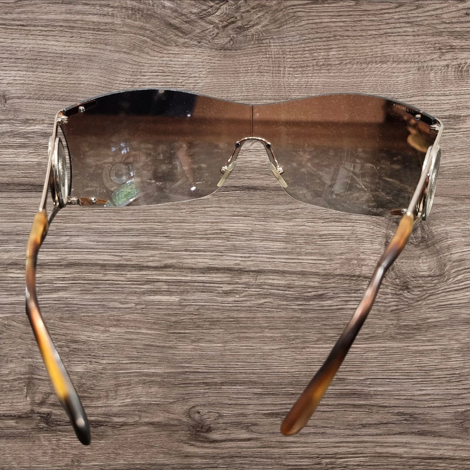 Gafas de sol Versace vintage de Sunglass Hut excelente estado usadas Foto 2 de 4