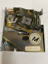 COIN Mech Inc. Metal Quarter COIN MECH, working and tested with 2 studs