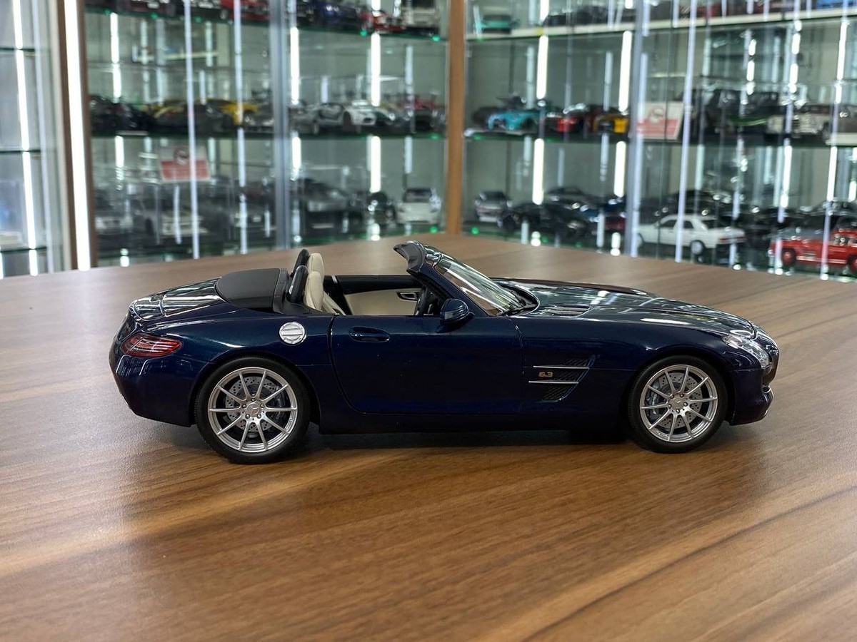 Minichamps Mercedes-Benz SLS AMG Roadster 2011 Blue - Limited Edn