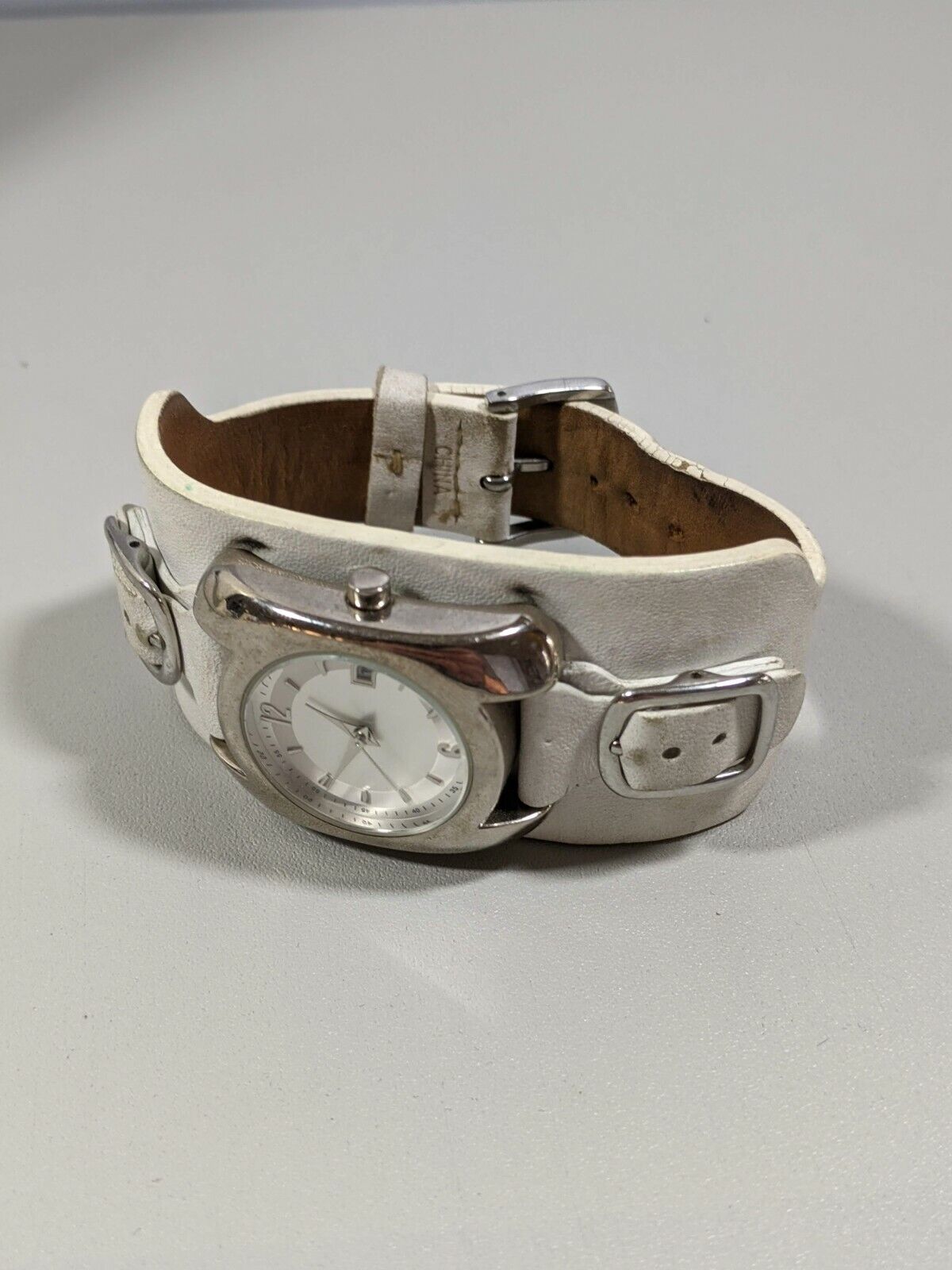 Wilson's Leather Silver Tone Date Indicator White Wide Leather Band Watch 8.5 In