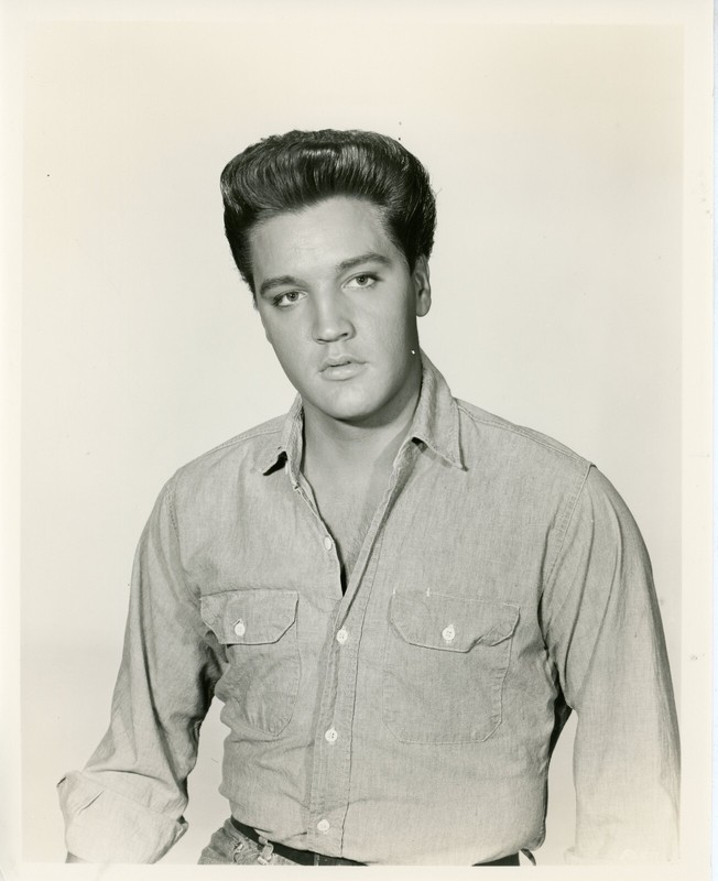 Elvis Presley in Follow That Dream 8x10 black & white glossy photo