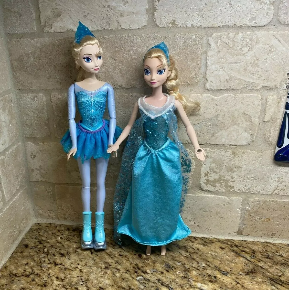 ELSA FROZEN vs BARBIE - Quem vence essa?? 