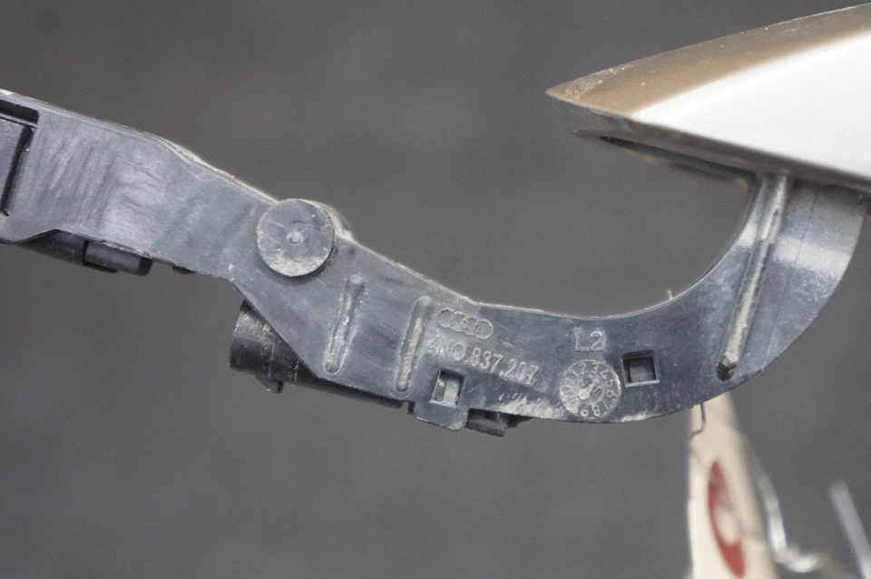 Juego de 2 manijas de puerta trasera izquierda y derecha beige OEM 4N0837208 AUDI A8L QUATTRO 2019 Foto 3 de 4