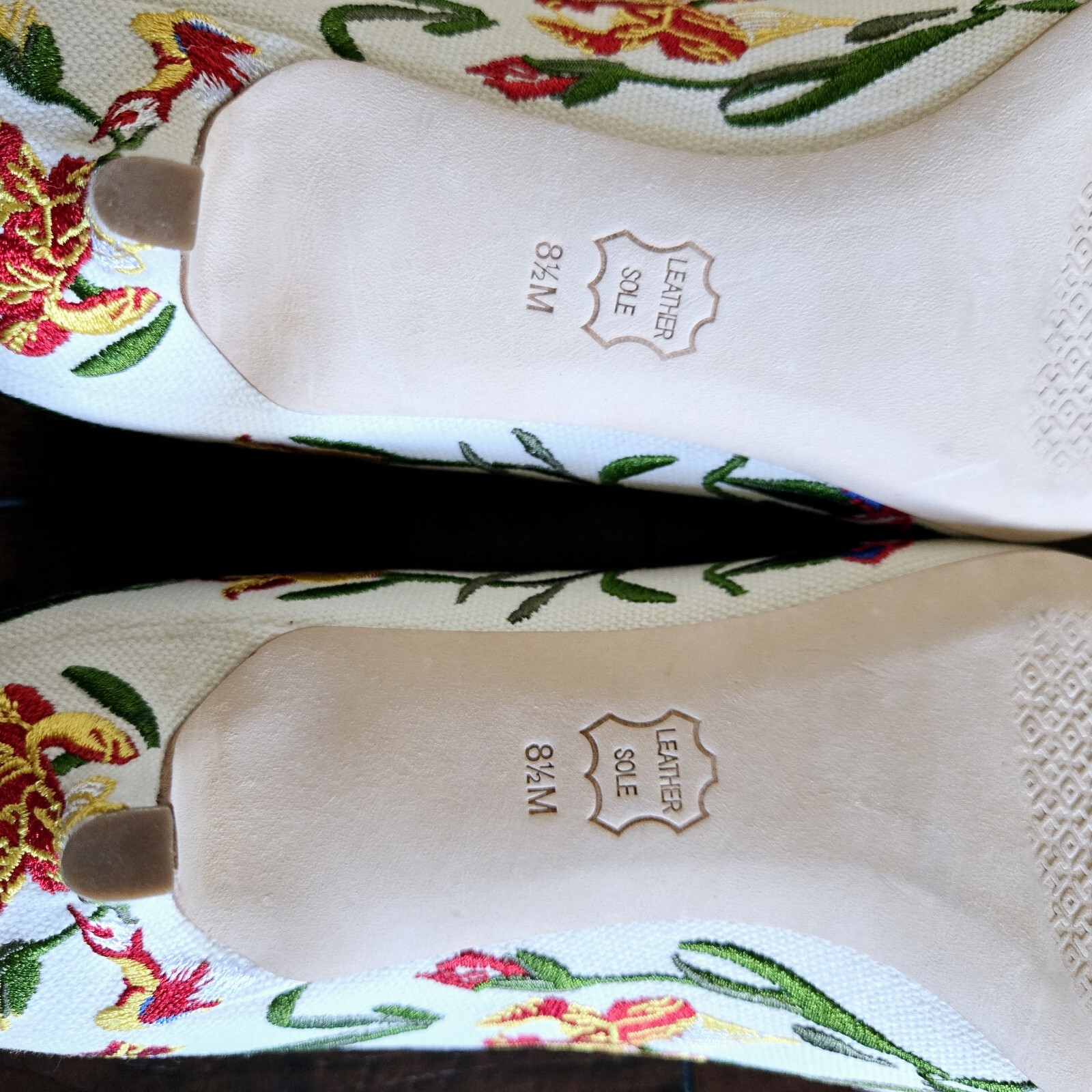 Tory Burch Elizabeth Painted Iris Embroidered Canvas Kitten Heel Pumps Size 8.5M thumbnail 13