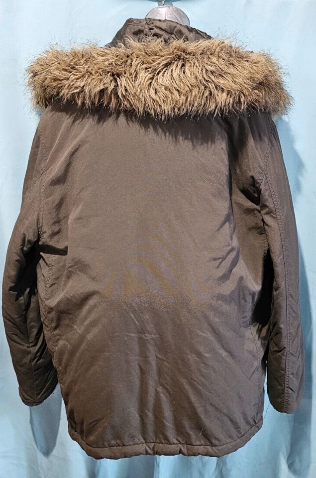 Abrigo Tommy Hilfiger XXL acolchado con ribete de piel estilo lona verde vintage Foto 2 de 4