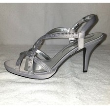 NIB Nina Valeen Woman's 6.5 Silver Satin and Studded evening 4 inch heels.