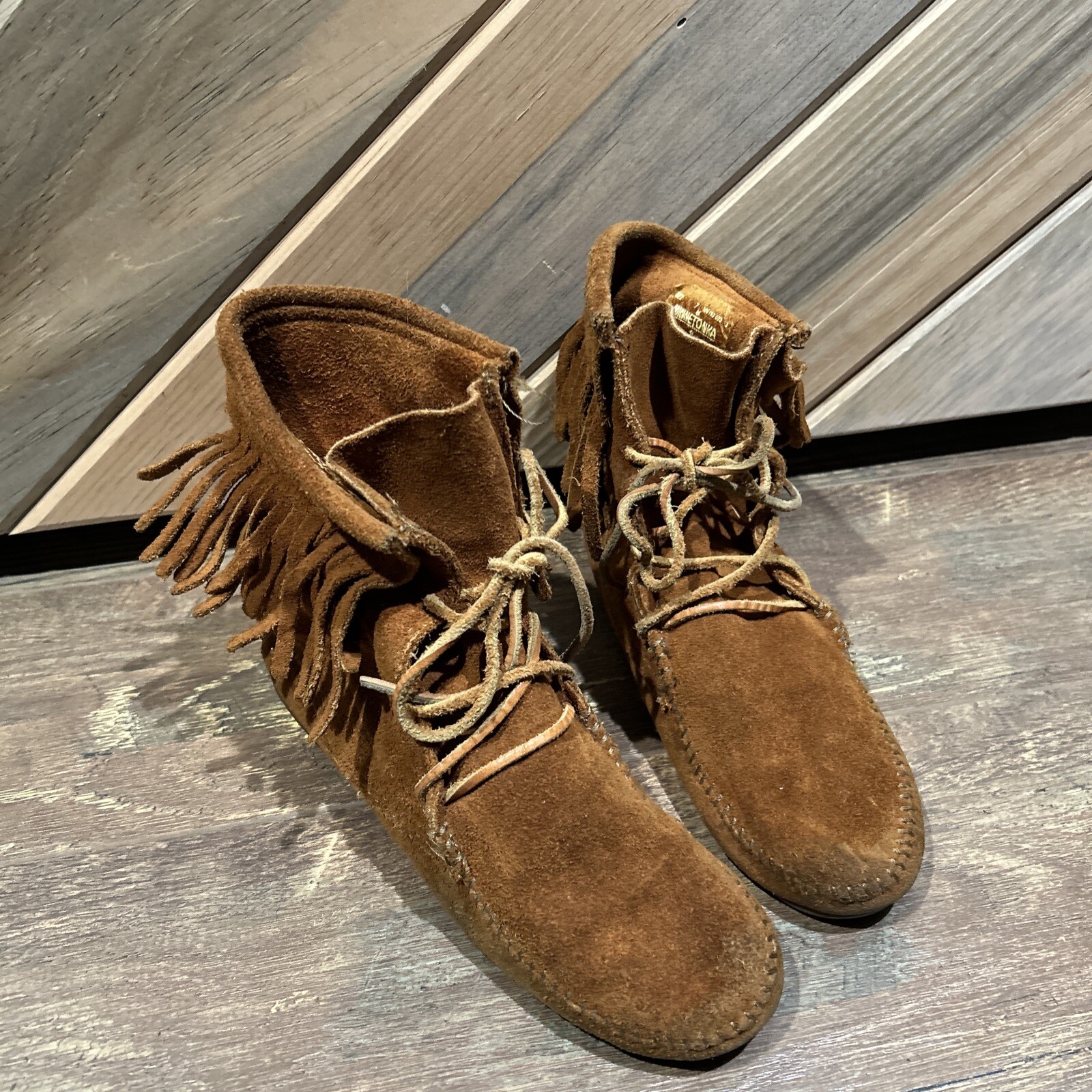 SAOLA STIVALETTI MOCASSINO MINNETONKA MARRONI SCAMOSCIATI CUCITI SUOLA GOMMA FRANGE ALLACCIATI 7