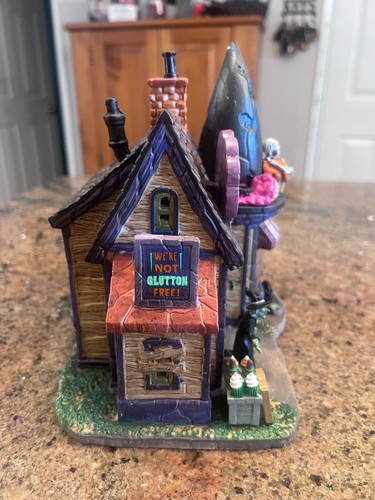 Lemax Spooky Town Wanda's Wicked Cupcakes #55915 2015 Retired Haunted House - Picture 11 of 13