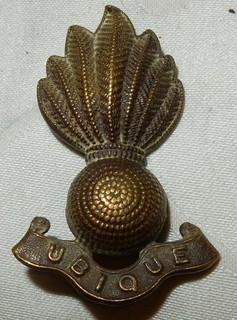 SUPERB GENUINE ROYAL ARTILLERY OFFICERS BRONZE MILITARY CAP BADGE 2 LUGS