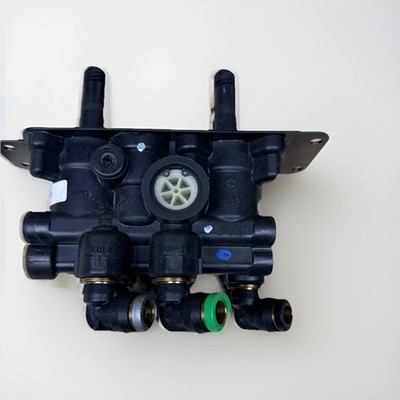 2018-2024  Freightliner CASCADIA Bendix Air Brake Valve 5018303