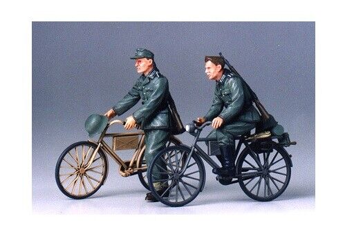 Tamiya 35240 - 1/35 WWII Figure Set Tedesco Soldati Con Bicicletta - Nuovo