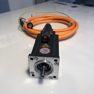 BECKHOFF Servomotor AM8121-1F20-0000 mit Kabel