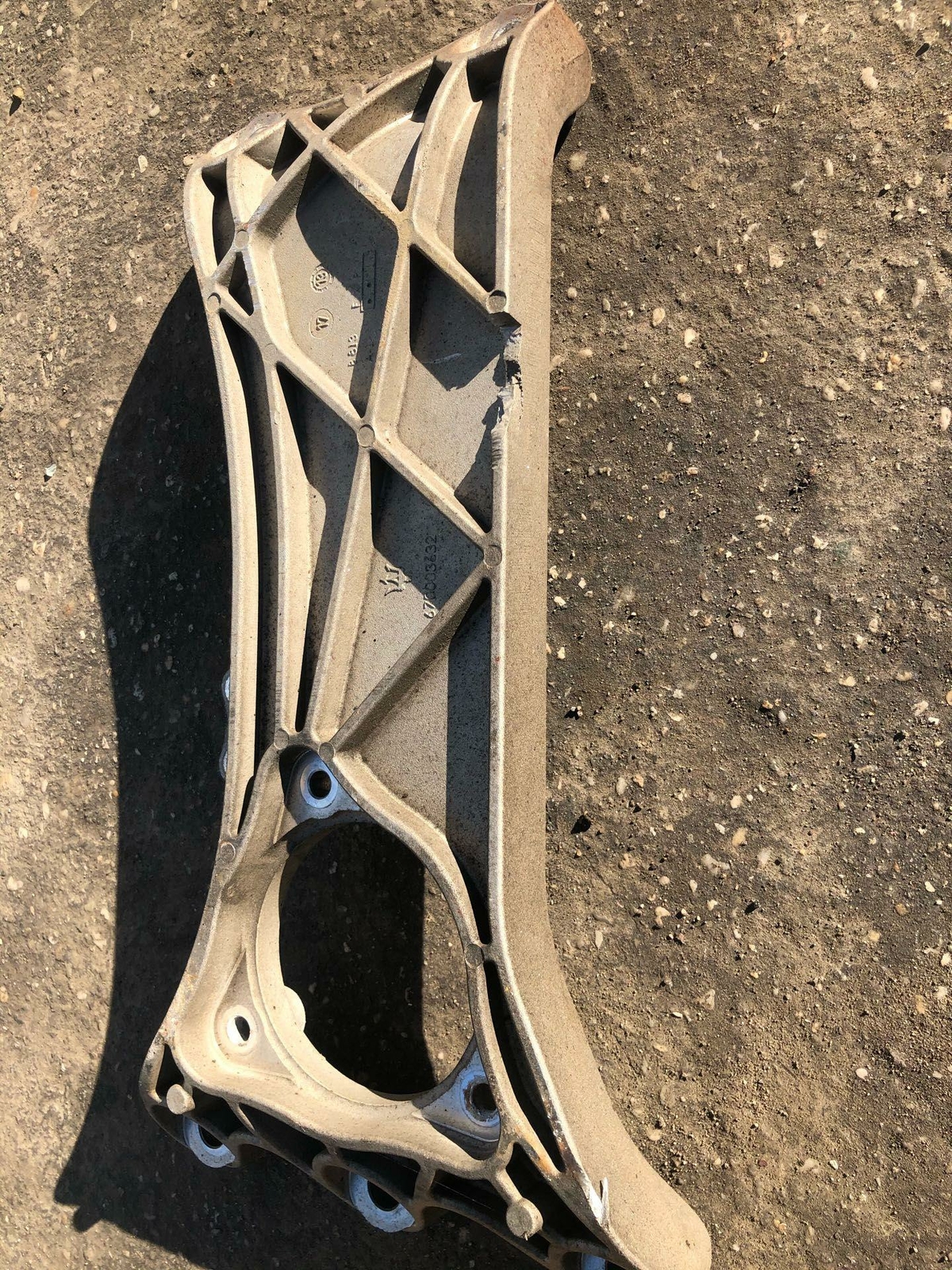 14 MASERATI Trans. Crossmember