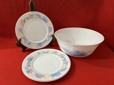Set Of 4 Arcopal Salad Plates And Serving Bowl, Made In France, A1782