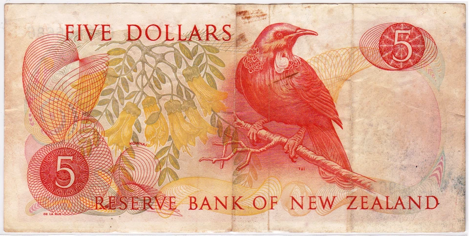 Mazuma *F2035 New Zealand Queen Elizabeth QEII 1967-81 $5 096 656686 GVF - Image 2 of 2