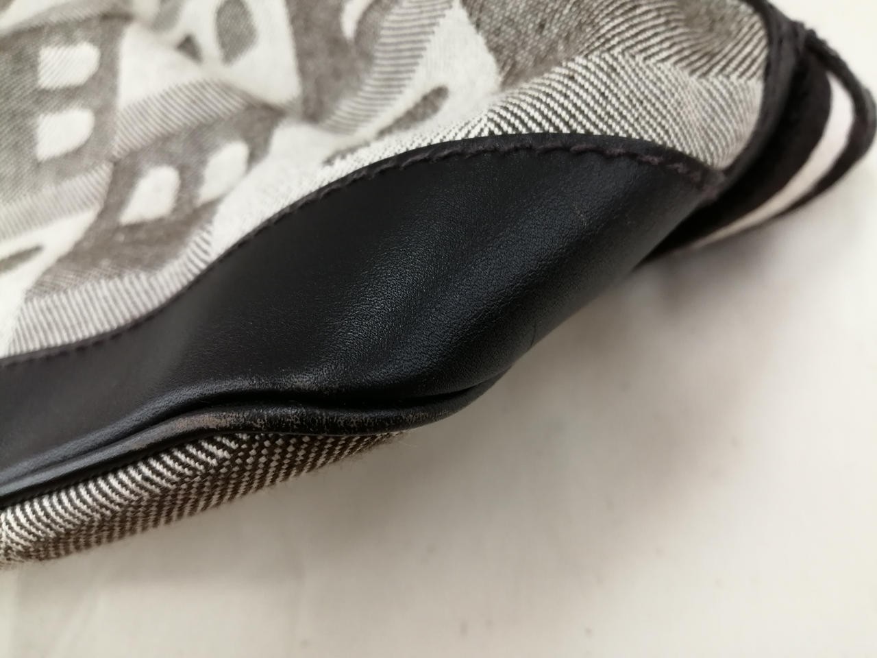 All Over Pattern Drawstring Bag B Gray With Some … - image 9