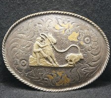 XE13144 VINTAGE 1970s  COWBOY ROPING CALF  WESTERN SCENE ARTWORK BELT BUCKLE