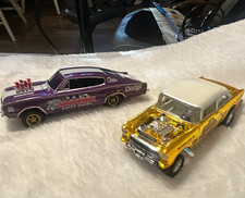 Lot of 2 Diecast Drag Race Cars - speed Dawg purple and Blonde the gold gasser
