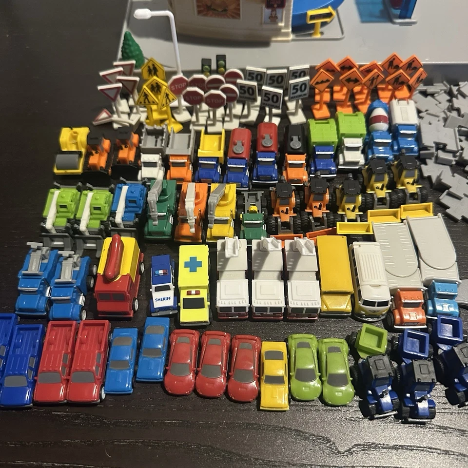 Driven by Battat Pit Stop Gas Station Vehicles Roads & Other Accessories - Image 2 of 4