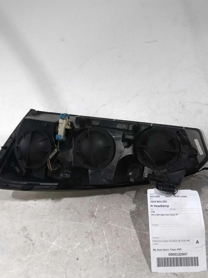 Used Right Headlight Assembly fits: 2004 Chevrolet Malibu classic style emblem i Foto 2 de 4