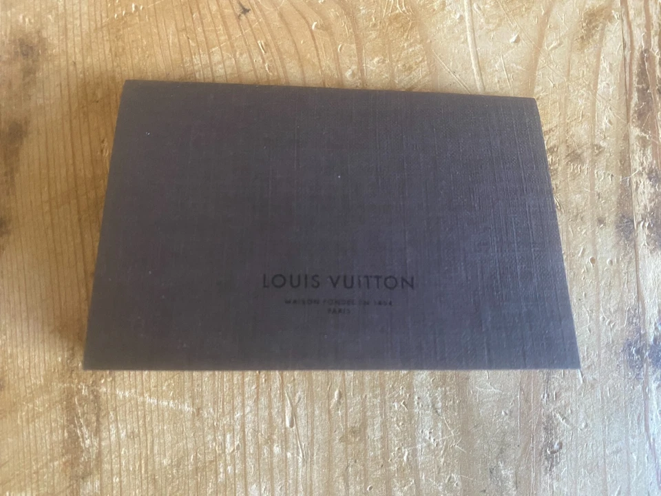 Used - Booklet LOUIS VUITTON Brochure - Monogram Empreinte - 9 X 6 Cm - Image 2 of 4