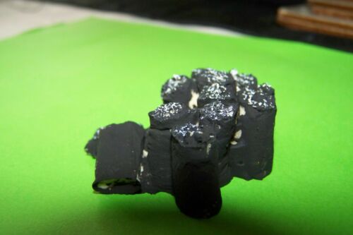 o gauge four coal sack stacks, and ten individual sacks unpainted - Picture 3 of 3