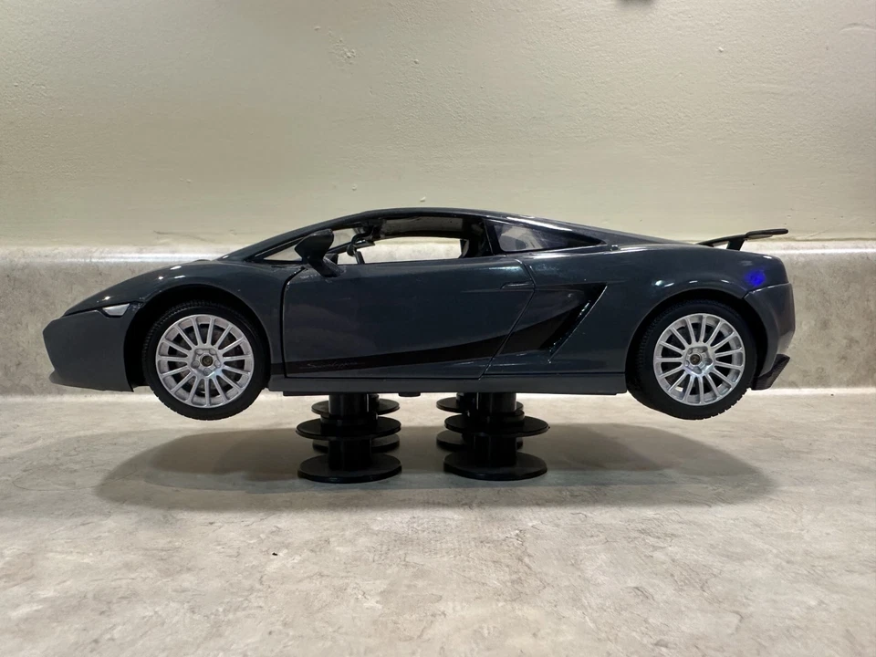 1/18 Diecast Model Car Lamborghini Gallardo Superleggera Grey by Motormax - Image 3 of 4