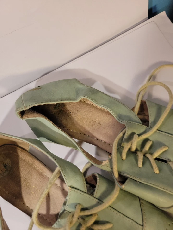 Planos de cuero azul restringido para mujer talla 8 Foto 4 de 4