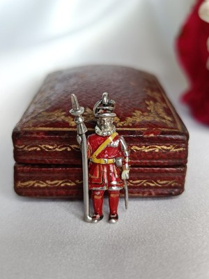 Vintage 1960's Sterling Silver & Enamel Queens Guard Beefeater Charm Or Pendant