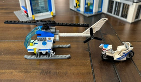 Lego 60141 City Police Station - Complete with minifigs & Instructions