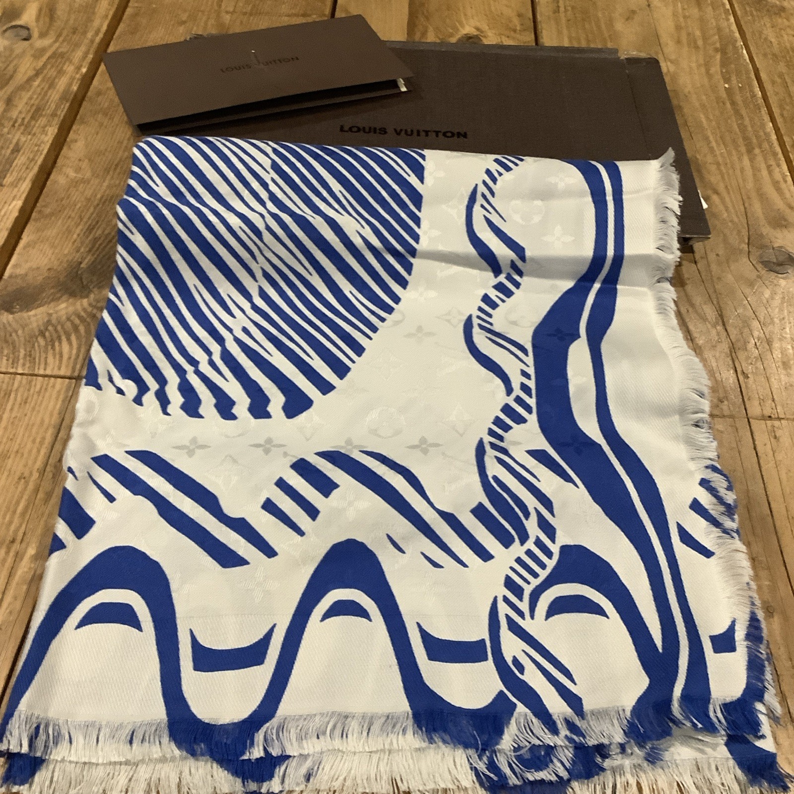 Stunning Rare Design Louis Vuitton Monogram Shawl /Wrap Scarf Incl  box &receipt