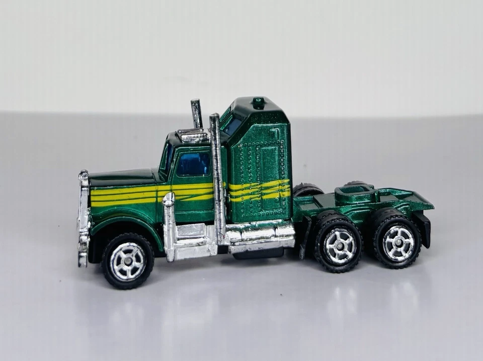 Remolque semirremolque modelo diseño verde semicabina rayas amarillas T6 escala 1:87 Hos Foto 3 de 4