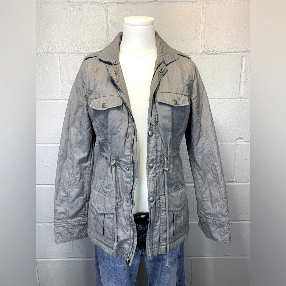 Chaqueta utilitaria acolchada gris Mudd años 90 Y2K cremallera completa cintura ceñida pequeña Foto 2 de 4