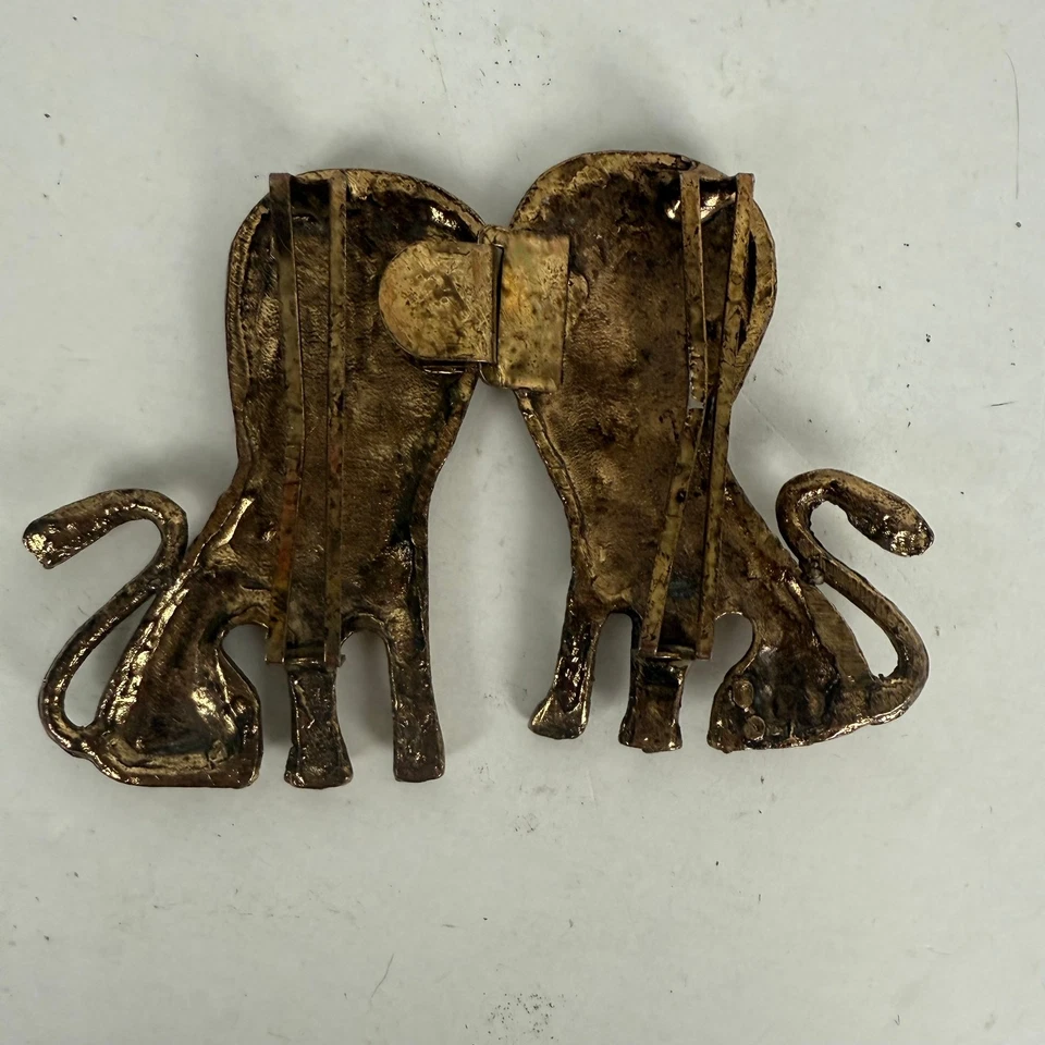 Hebilla de cinturón vintage tono dorado doble león MCM brutalista Foto 2 de 4