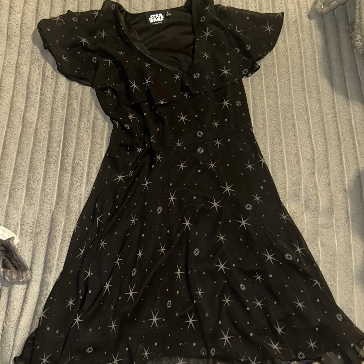 ladies star dress Burberry Pattern Drape Dress, Brand Size 2 (US Size 0) The costume features a fringe like skirt and an off the shoulder star design for comfortable wear Stars Dresses for Women for