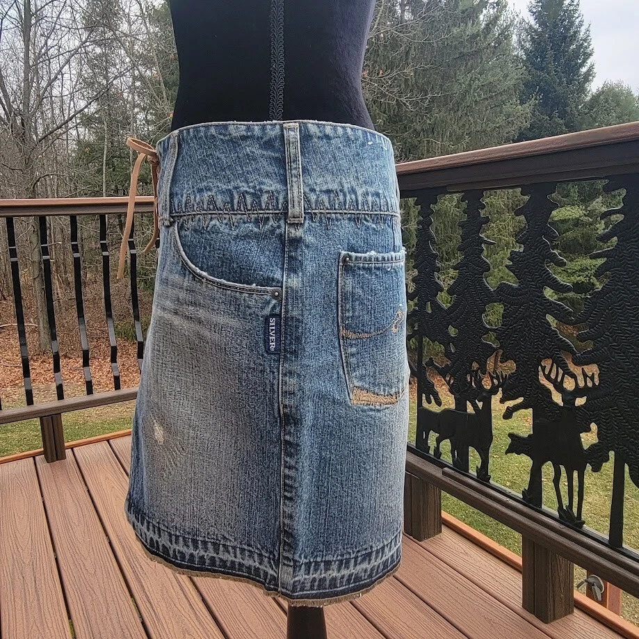 JEANS PLATEADOS DE COLECCIÓN - FALDA VAQUERA VAQUERA CON CIERRE DE ENCAJE DE CUERO (TALLA 29 CINTURA) Foto 3 de 4
