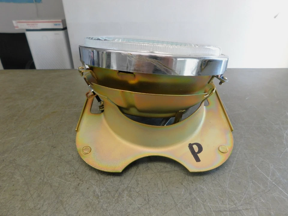 КОВШ ДЛЯ ФАРЫ BMW 2002TI 2002TII ОТ ОРИГИНАЛЬНОГО ПРОИЗВОДИТЕЛЯ ПОДЛИННЫЙ TURBO ALPINA 1600 КАК НОВЫЙ!! - Изображение 3 из 4