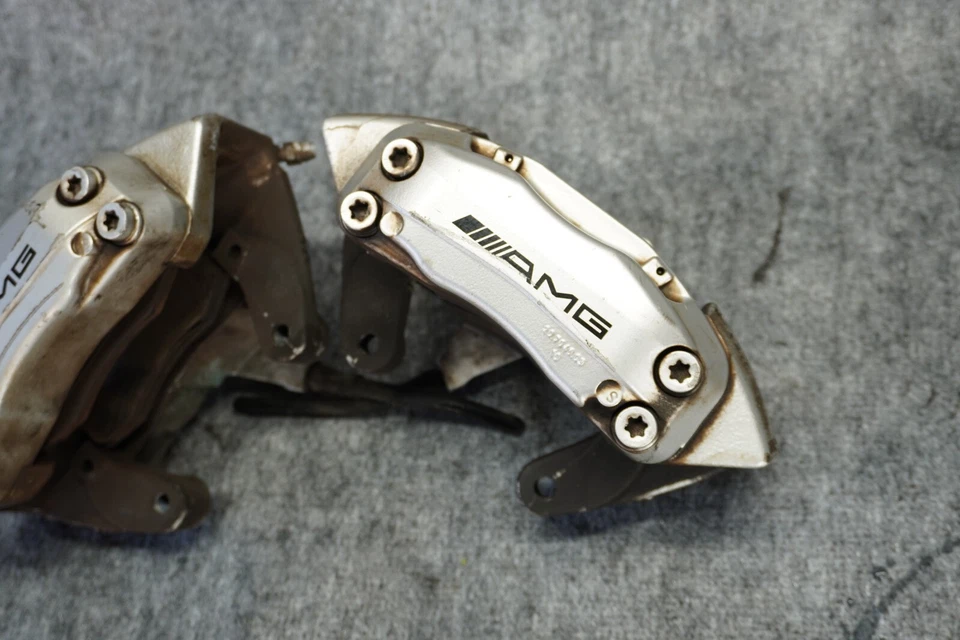 Juego de pinzas de freno delanteras izquierda y derecha Amg Brembo OEM MERCEDES W209 C55 CLK55 Foto 2 de 4