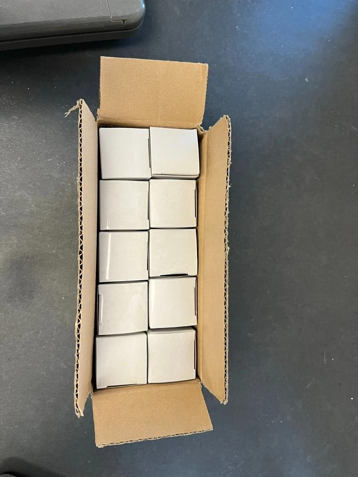 Box of 10 LED Filament CA11 Dimmable For Damp Locations - Image 3 of 3