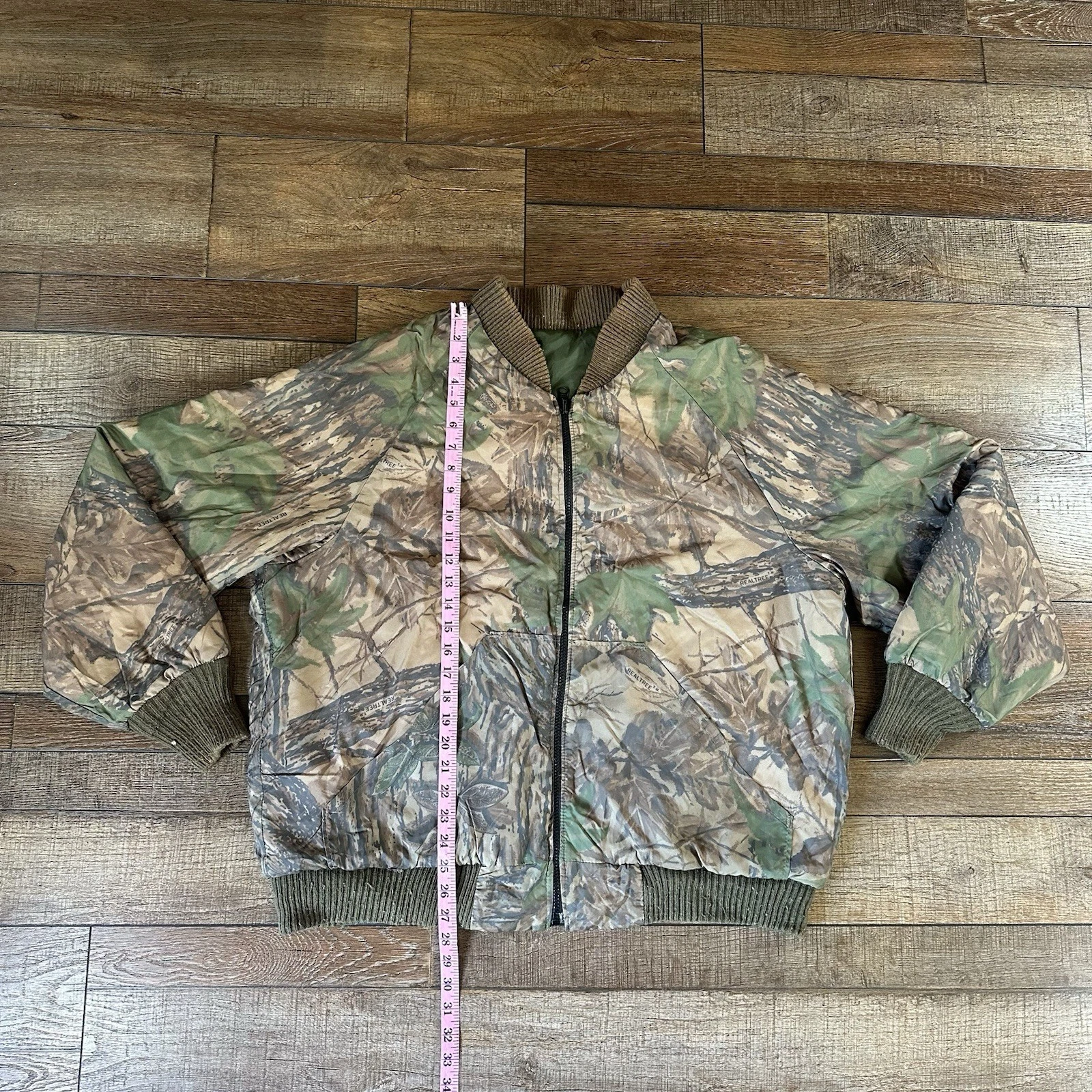 VINTAGE Realtree Camo Insulated Bomber Jacket Hunting Olive Ribbed Trim Size XL
Opens in a new windo
