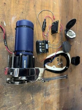 Lewmar V700 12V 1/4" with Breaker, Rocker Switch and Control Box