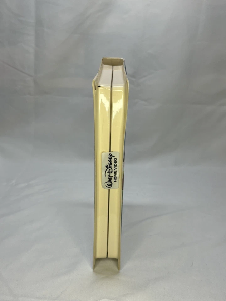 The Rescuers Down Under (1990) Black Diamond VHS Walt Disney Classic Clamshell - Image 3 of 4